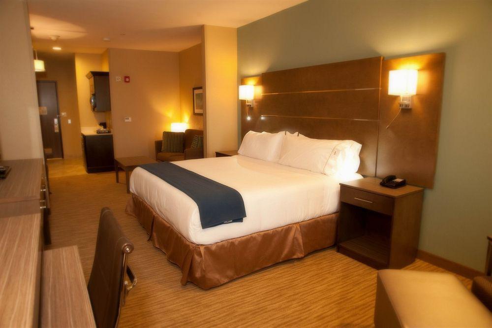 Holiday Inn Express And Suites Schulenburg By Ihg Exterior photo